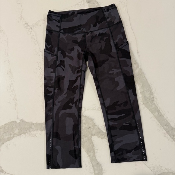Lululemon Fast & Free High Rise Crop Leggings Women’s 6 Gray Camo Reflective Gym - Picture 1 of 9